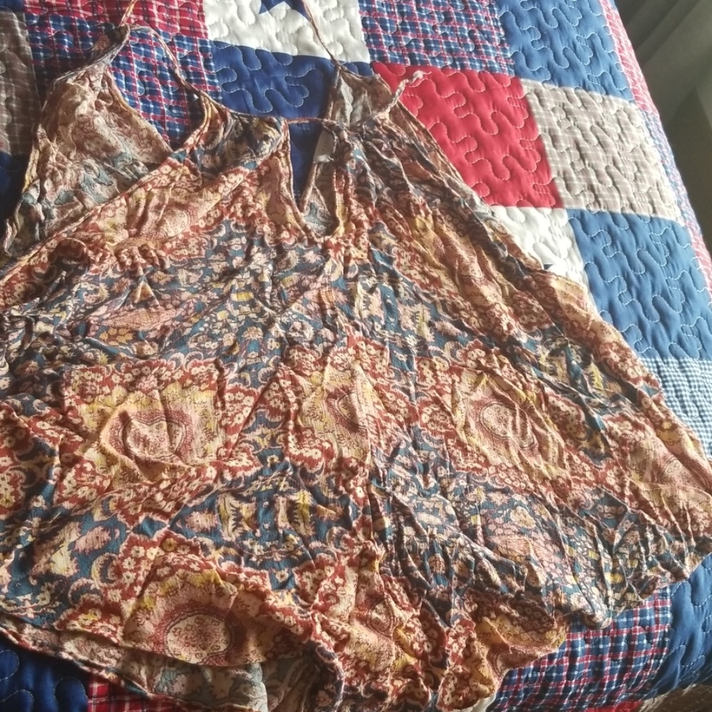 Lush top.  Key hole front and tie back.